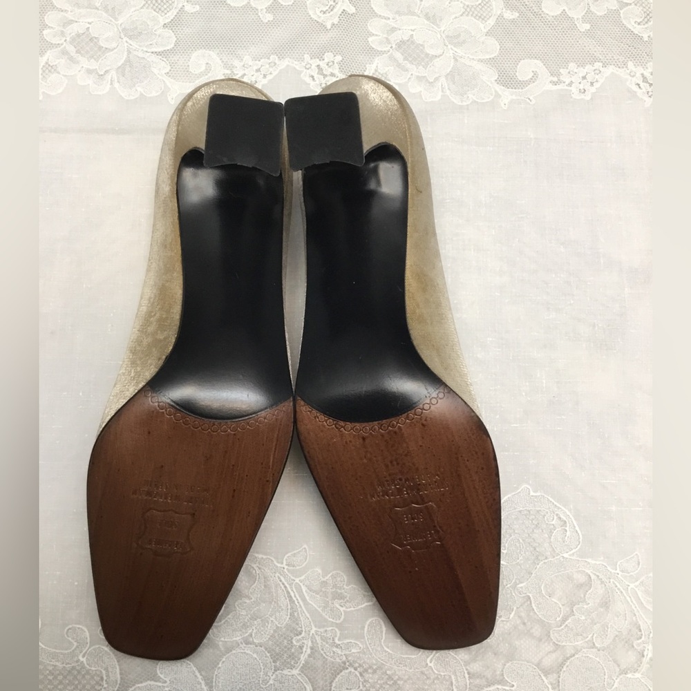 Stuart Weitzman - Picture 2 of 15